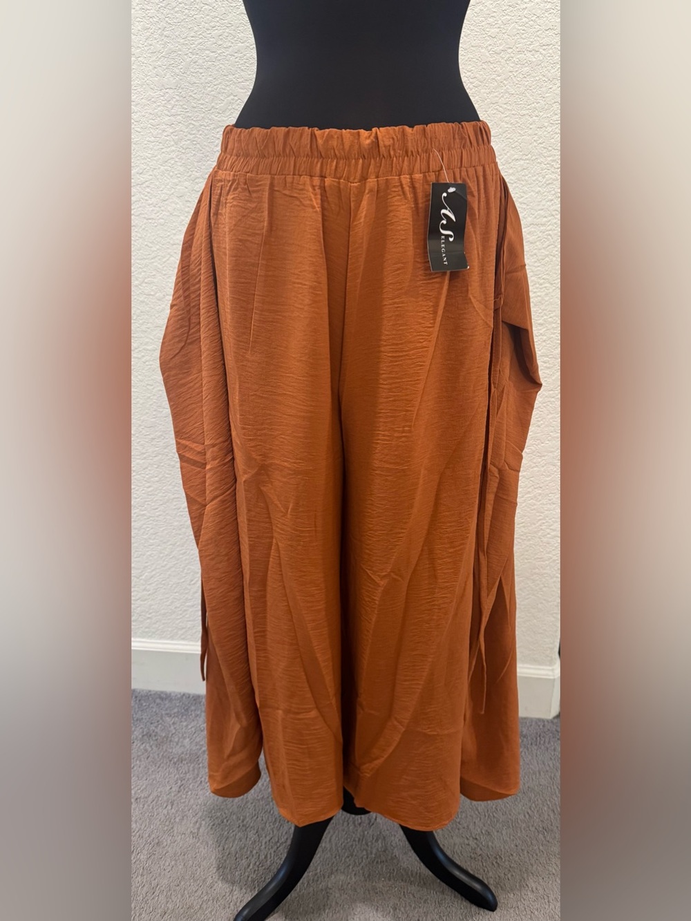 Elegant Wide-Leg Pants in Rust Orange